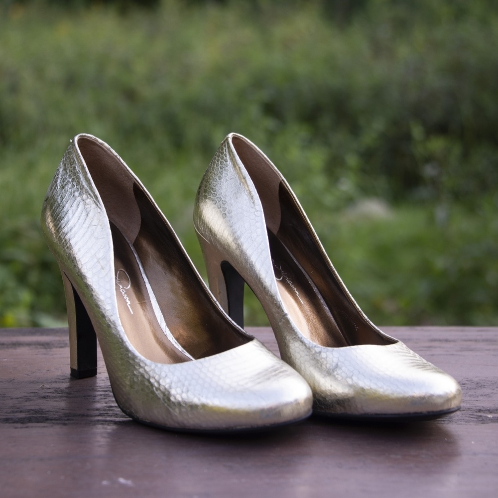 Jessica Simpson Gold Pumps 8.5